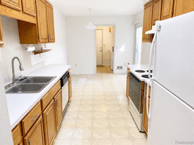 48781 Mill Bank Court, Shelby Twp, MI 48315
