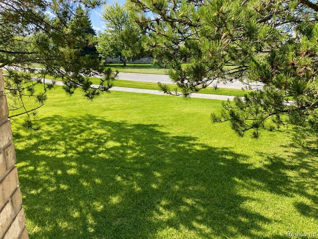48781 Mill Bank Court, Shelby Twp, MI 48315