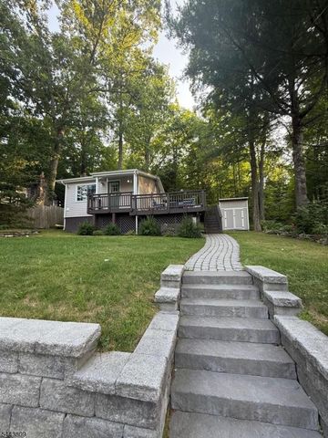 105 Lakeside Dr, Vernon Twp., NJ 07461
