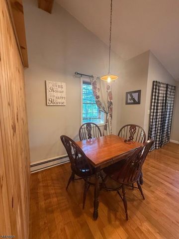 105 Lakeside Dr, Vernon Twp., NJ 07461