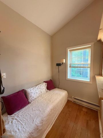105 Lakeside Dr, Vernon Twp., NJ 07461