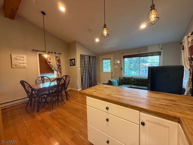 105 Lakeside Dr, Vernon Twp., NJ 07461