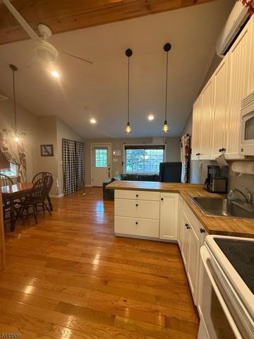 105 Lakeside Dr, Vernon Twp., NJ 07461