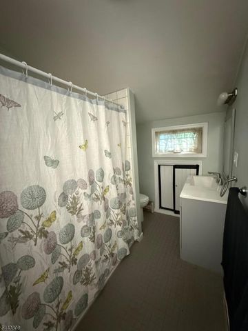 105 Lakeside Dr, Vernon Twp., NJ 07461