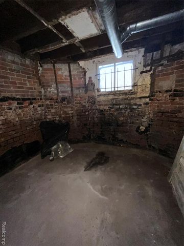 2533 Seyburn Street, Detroit, MI 48214