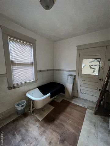 2533 Seyburn Street, Detroit, MI 48214