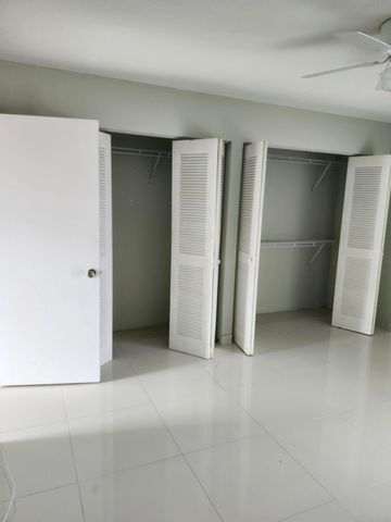 17 Golfs H, West Palm Beach, FL 33417