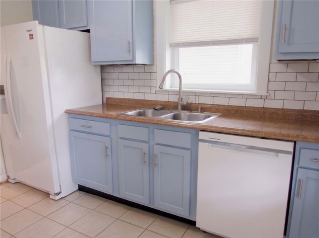 909 ALLEGHENY AVE, Oakmont, PA 15039