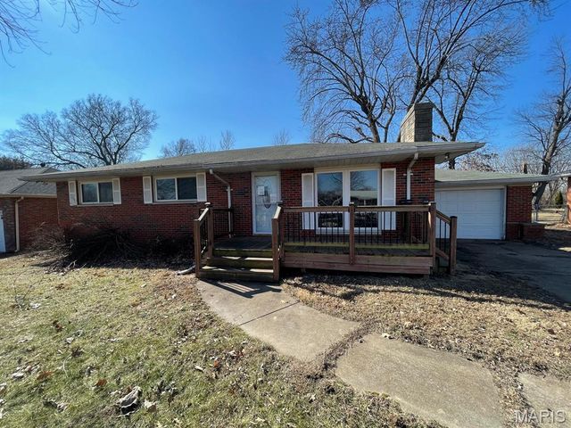 413 Crestview Drive, Wood River, IL 62095