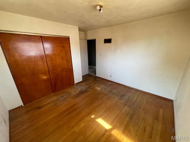 413 Crestview Drive, Wood River, IL 62095