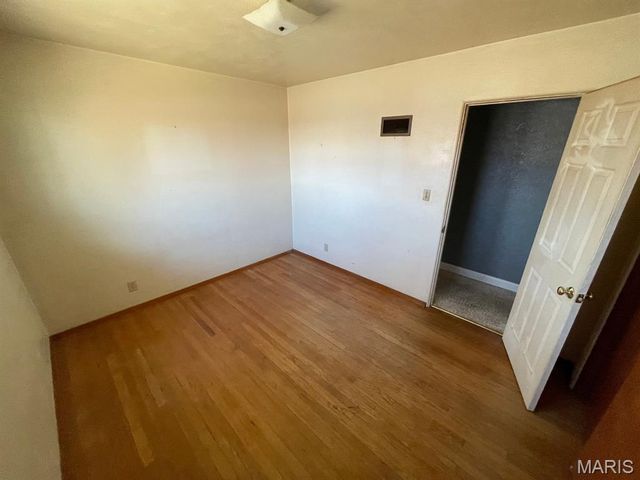 413 Crestview Drive, Wood River, IL 62095