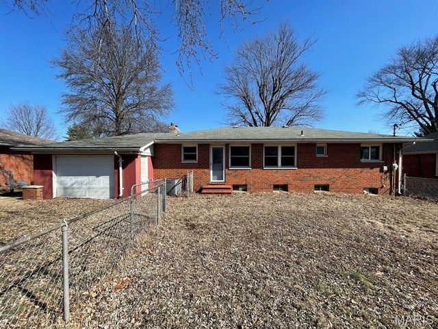 413 Crestview Drive, Wood River, IL 62095