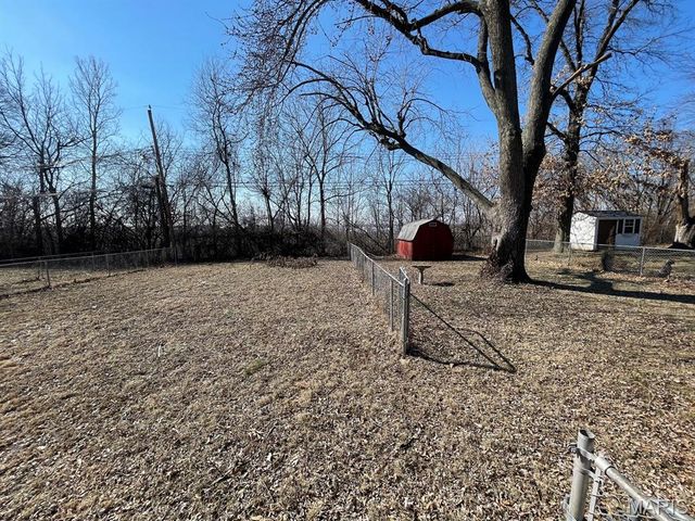 413 Crestview Drive, Wood River, IL 62095