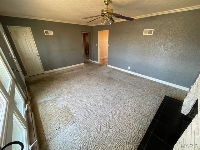 413 Crestview Drive, Wood River, IL 62095