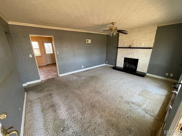 413 Crestview Drive, Wood River, IL 62095