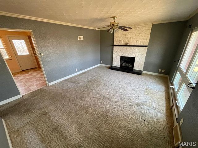 413 Crestview Drive, Wood River, IL 62095