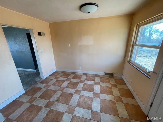 413 Crestview Drive, Wood River, IL 62095