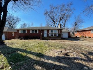 413 Crestview Drive, Wood River, IL 62095