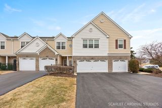371 Gazebo Lane 371, Lombard, IL 60148