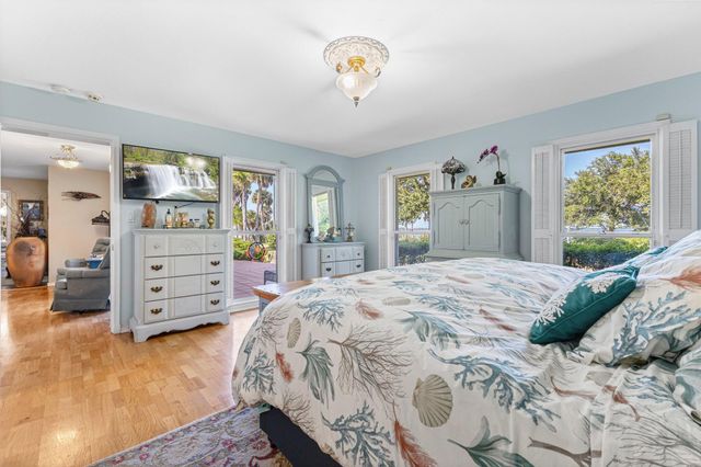 2715 S Indian River Drive, Fort Pierce, FL 34950