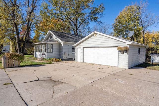 313 N 20th Street, East Moline, IL 61244