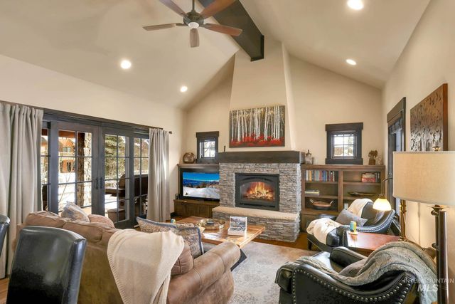 117 Golden Bar Court, Donnelly, ID 83615