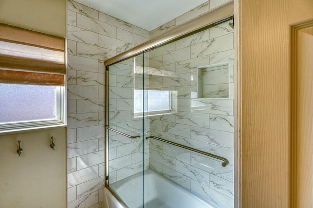 621 Sandy Mountain DR, Sunrise Beach, TX 78643