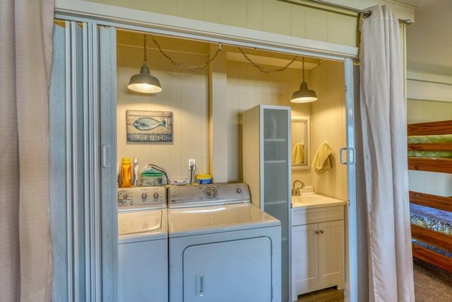 621 Sandy Mountain DR, Sunrise Beach, TX 78643