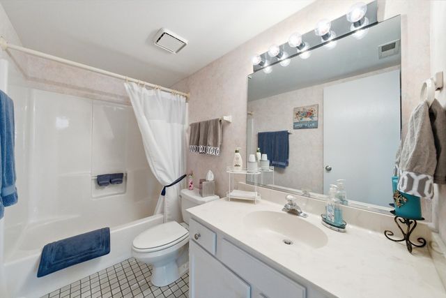 4500 W 93rd Street 1A, Oak Lawn, IL 60453