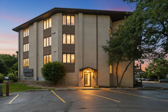 4500 W 93rd Street 1A, Oak Lawn, IL 60453