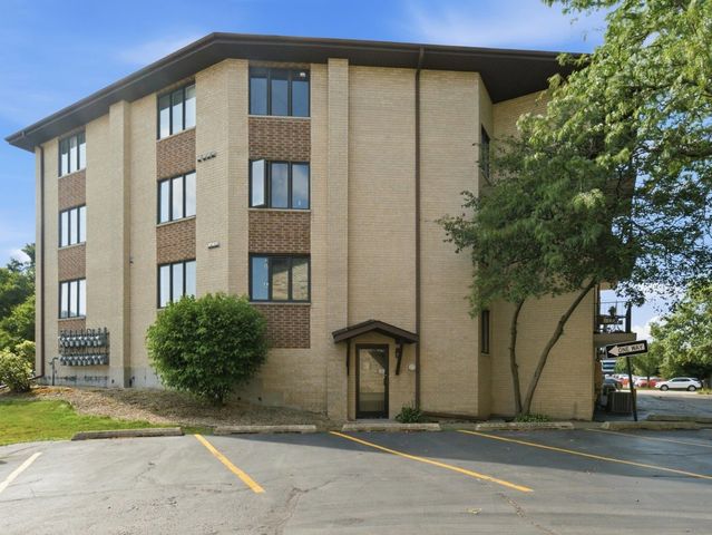 4500 W 93rd Street 1A, Oak Lawn, IL 60453