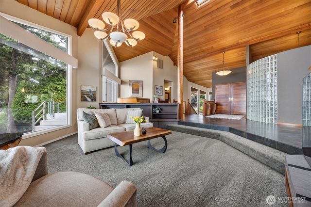 24 Shorewood Drive, Bellingham, WA 98225