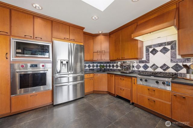 24 Shorewood Drive, Bellingham, WA 98225