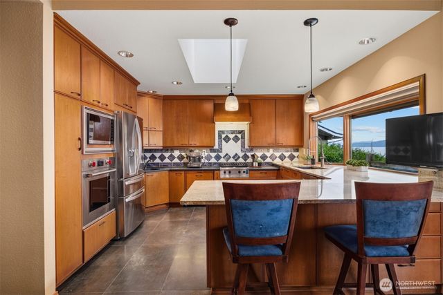 24 Shorewood Drive, Bellingham, WA 98225