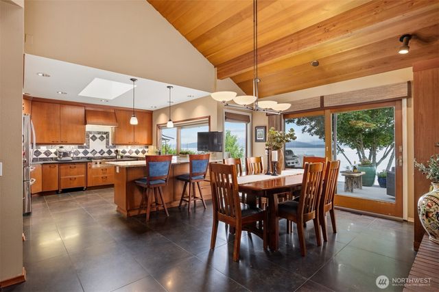24 Shorewood Drive, Bellingham, WA 98225