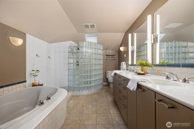 24 Shorewood Drive, Bellingham, WA 98225
