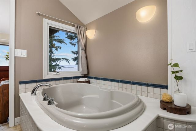 24 Shorewood Drive, Bellingham, WA 98225