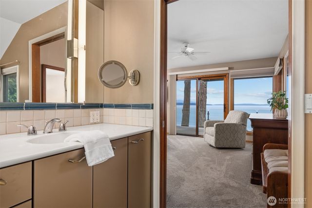24 Shorewood Drive, Bellingham, WA 98225