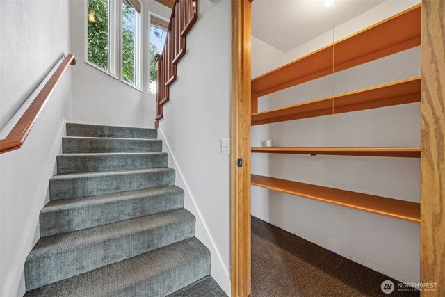 24 Shorewood Drive, Bellingham, WA 98225