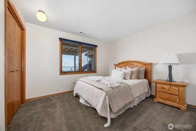 24 Shorewood Drive, Bellingham, WA 98225