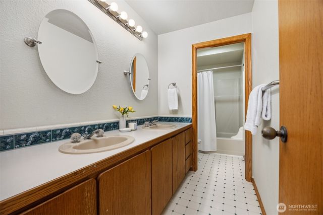 24 Shorewood Drive, Bellingham, WA 98225