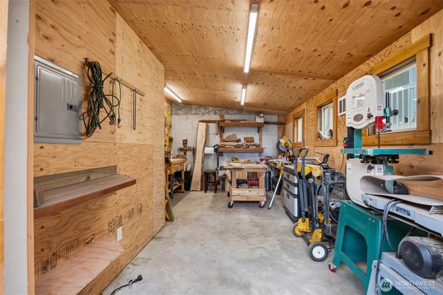 24 Shorewood Drive, Bellingham, WA 98225