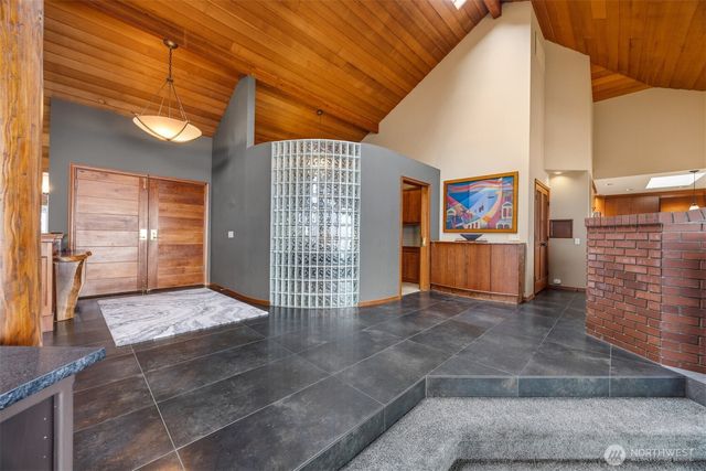 24 Shorewood Drive, Bellingham, WA 98225