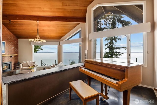 24 Shorewood Drive, Bellingham, WA 98225