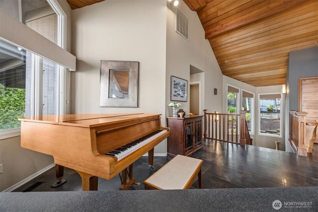 24 Shorewood Drive, Bellingham, WA 98225