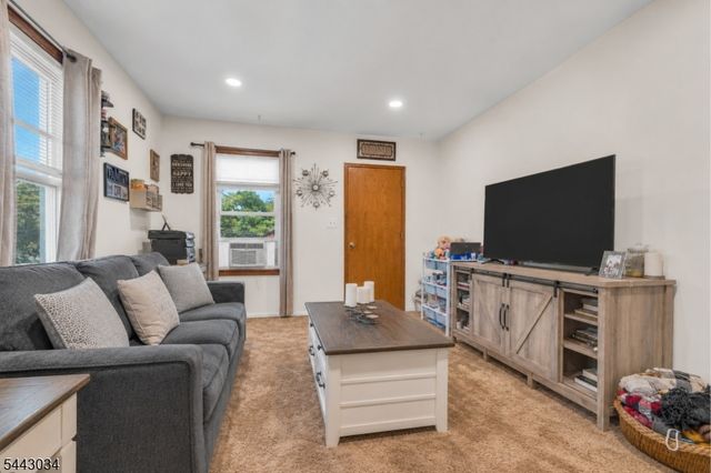 41 Dakota St, Manville Boro, NJ 08835
