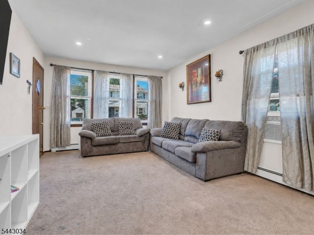 41 Dakota St, Manville Boro, NJ 08835
