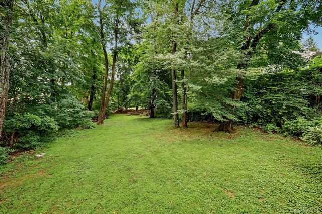 49 E Ridge Lane, Mount Kisco, NY 10549
