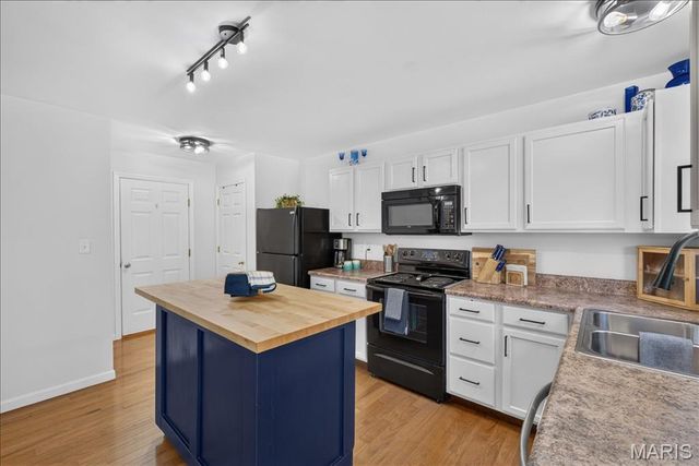 5545 Wavecrest Circle, St Charles, MO 63304