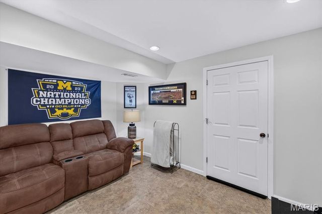 5545 Wavecrest Circle, St Charles, MO 63304